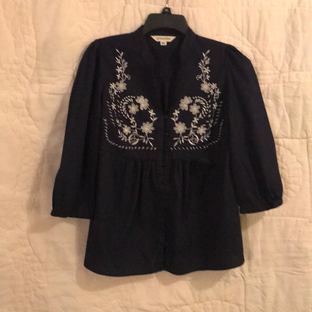 Dark NavyBlue/black tunic with cream accents.